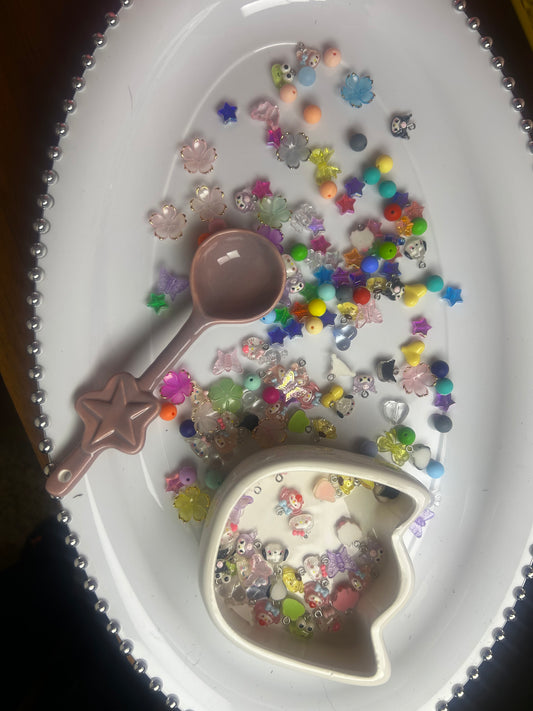 Large scoop ( 23+ items and 2 LARGE GIFTS)