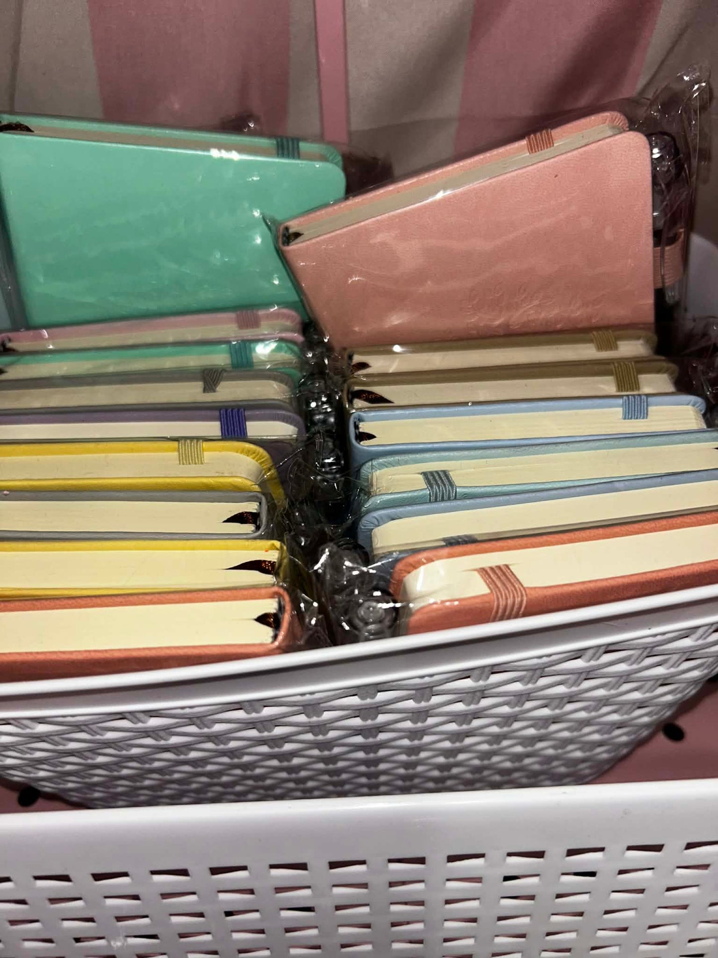 ULTIMATE SCOOP (38+ ITEMS AND 5 LARGE GIFTS)