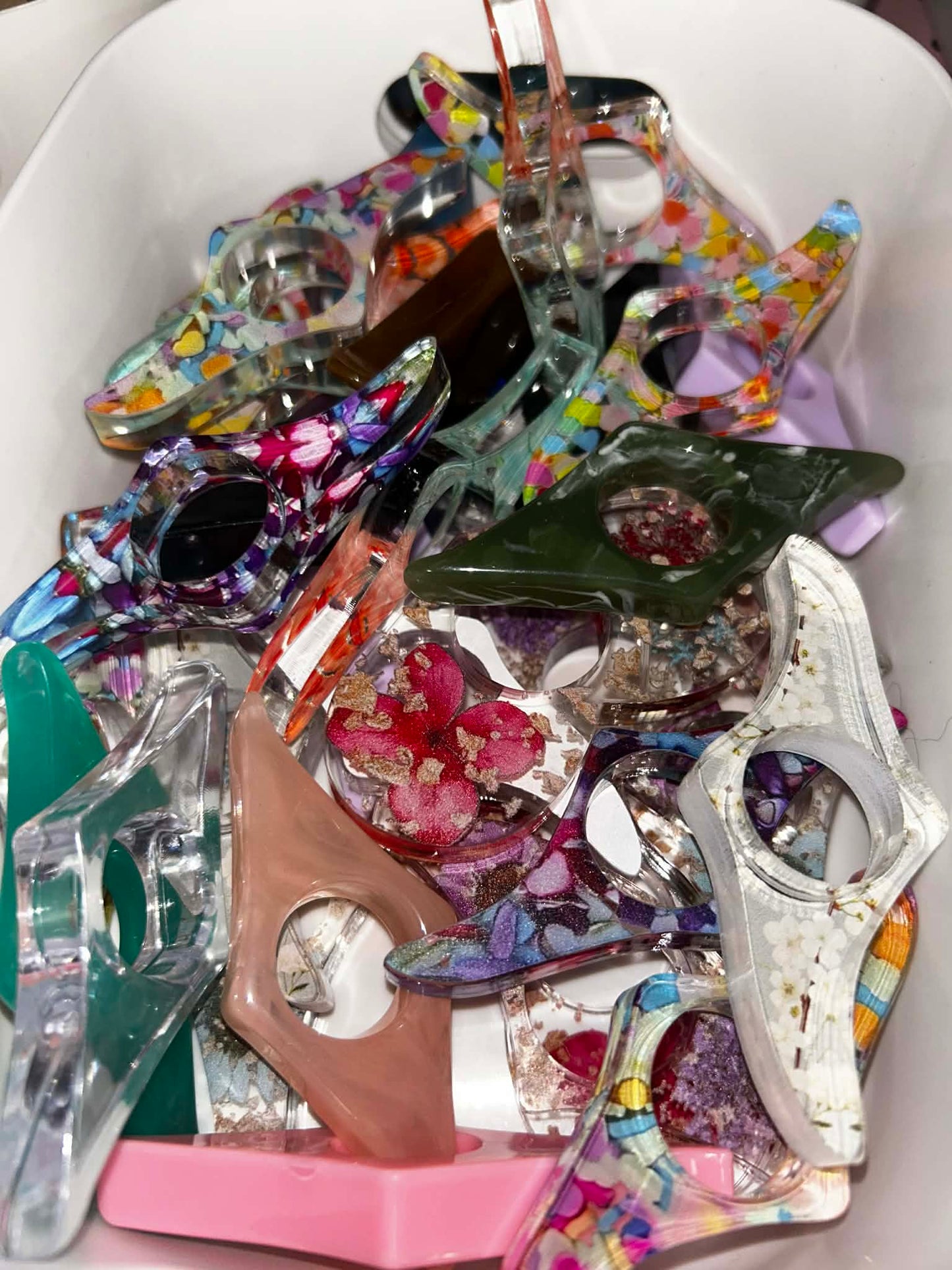 ULTIMATE SCOOP (38+ ITEMS AND 5 LARGE GIFTS)